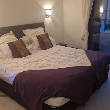 Holiday home Superb Ground Floor 2 Bed, 2 Bath With Private Garden - Sleeps 6 *