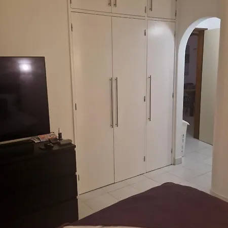 Superb Ground Floor 2 Bed, 2 Bath With Private Garden - Sleeps 6